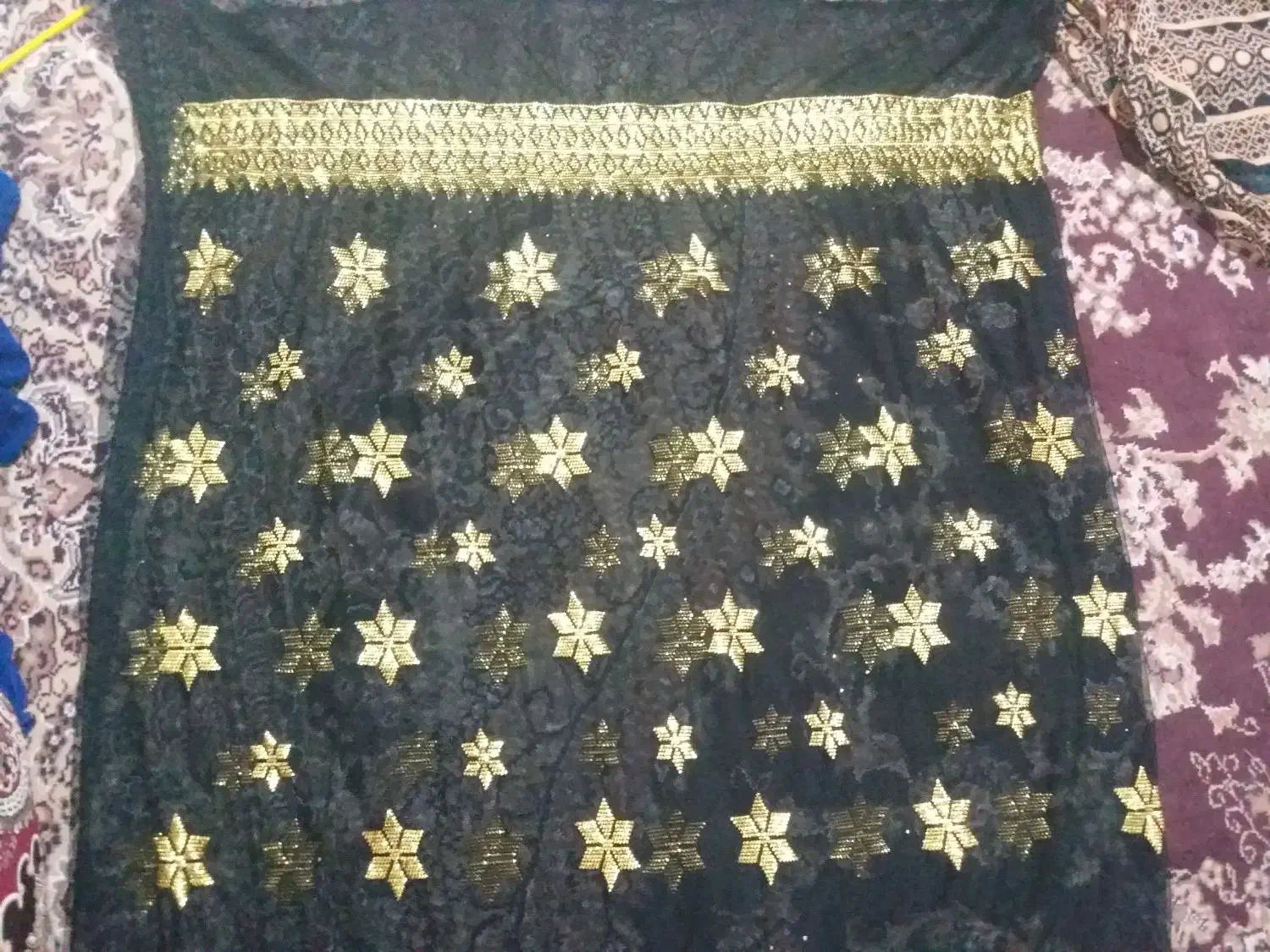 جلویل خوسی|لباس|میناب, |دیوار