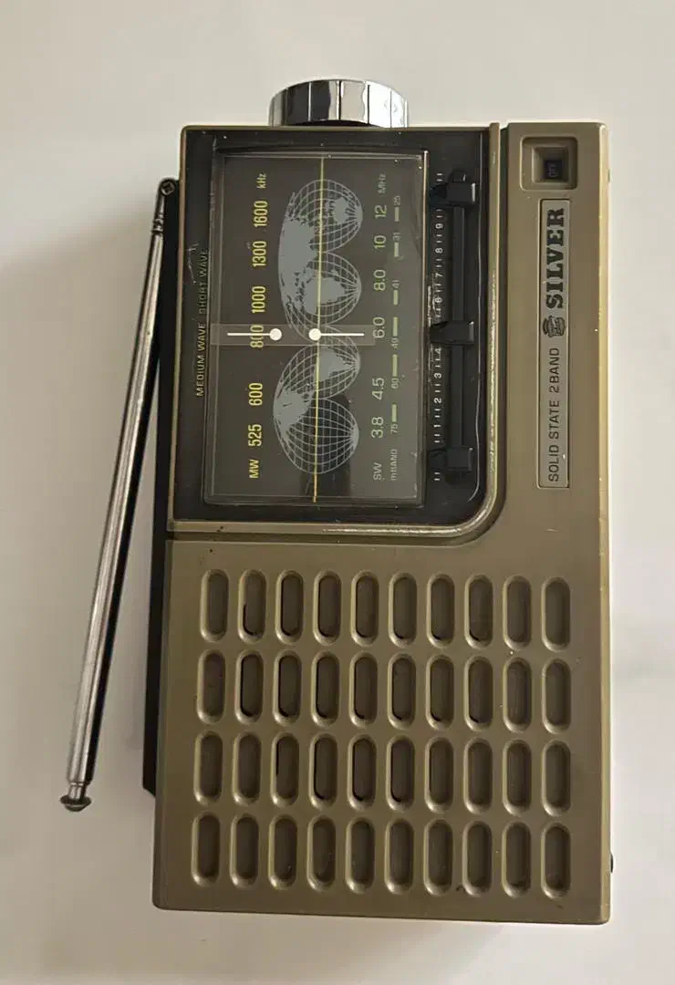 رادیو قدیمی سیلور|کلکسیون اشیاء عتیقه|جم, |دیوار