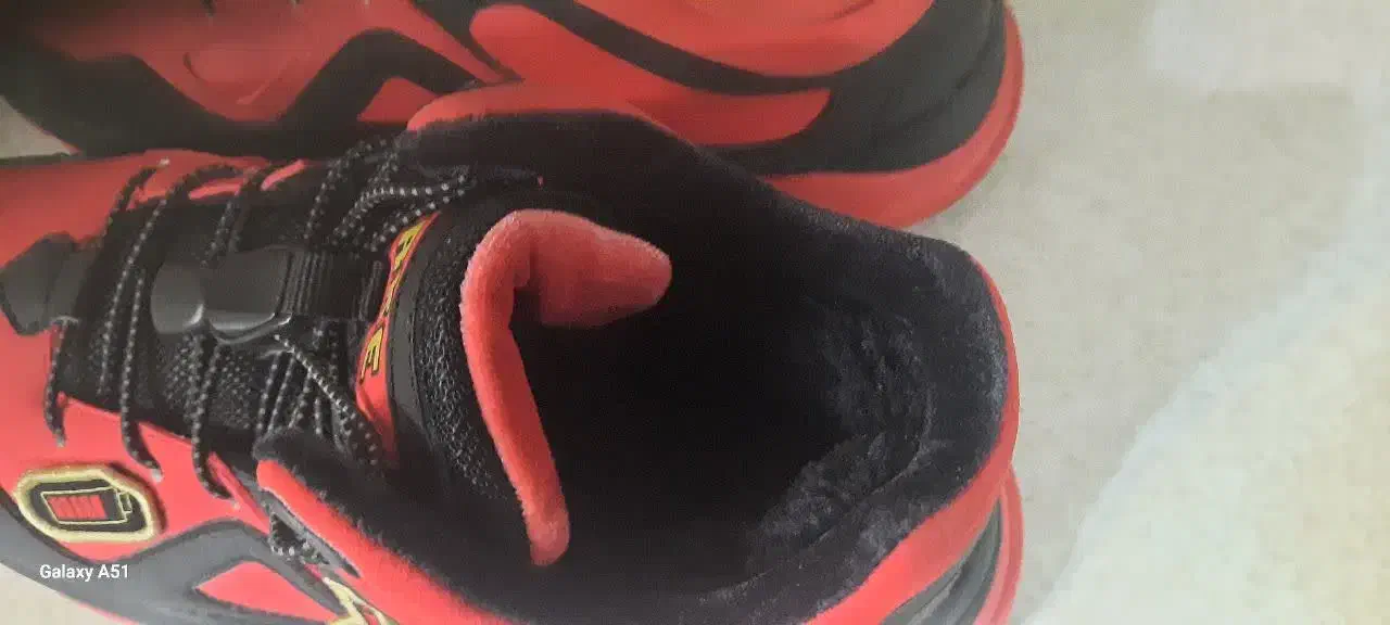 بوت اسپرت|کیف، کفش، کمربند|بومهن, |دیوار