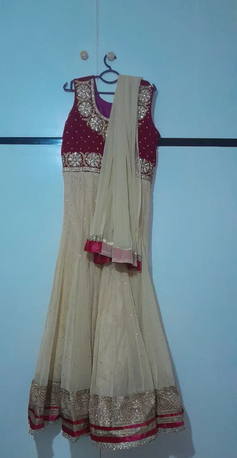 لباس|لباس|بومهن, |دیوار