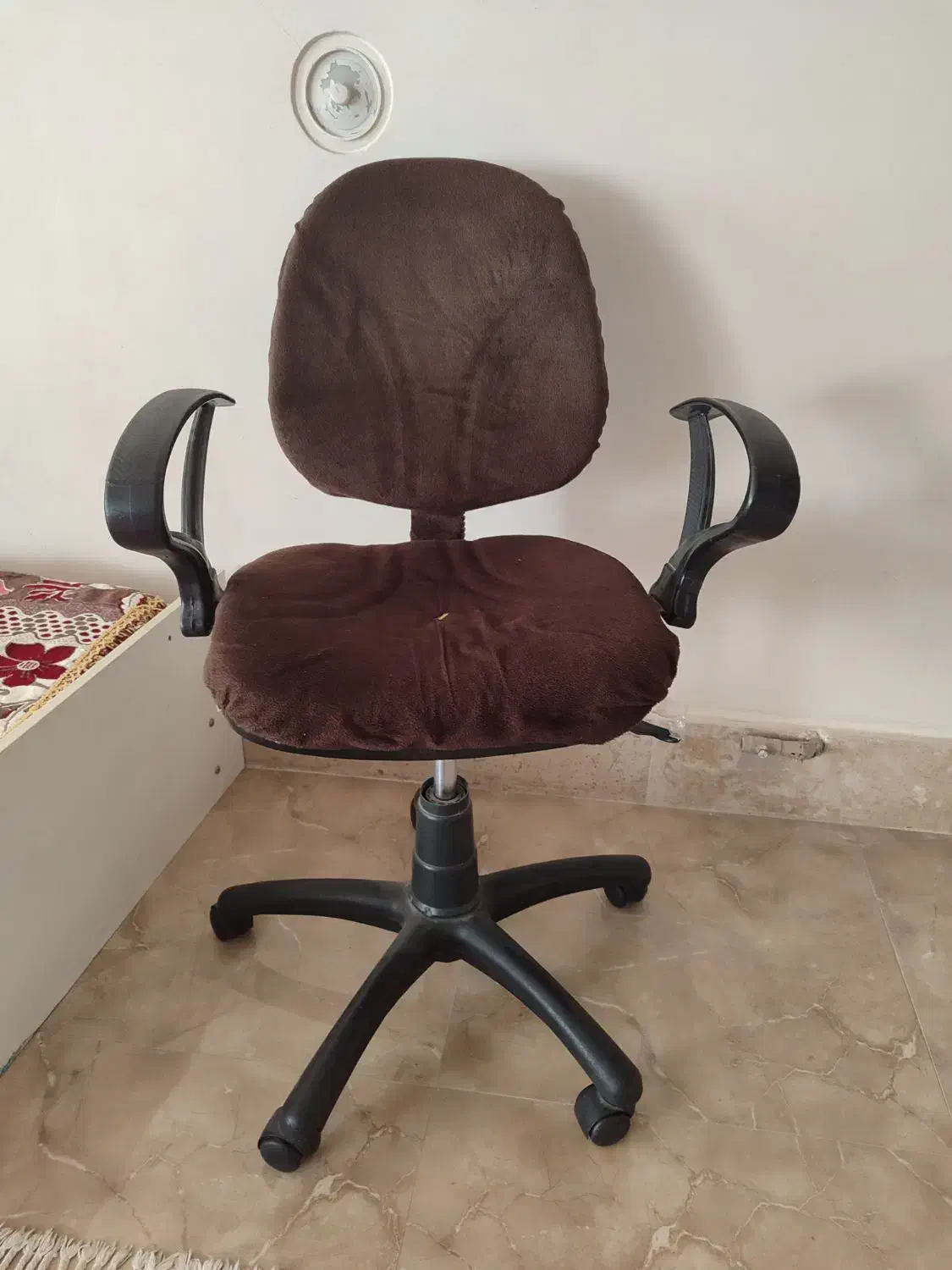 صندلی چرخدار|صندلی و نیمکت|آران و بیدگل, |دیوار