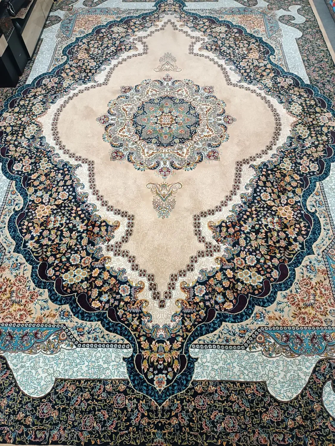 فرش ۹ متری ۷۰۰ شانه|فرش|آبیک, |دیوار