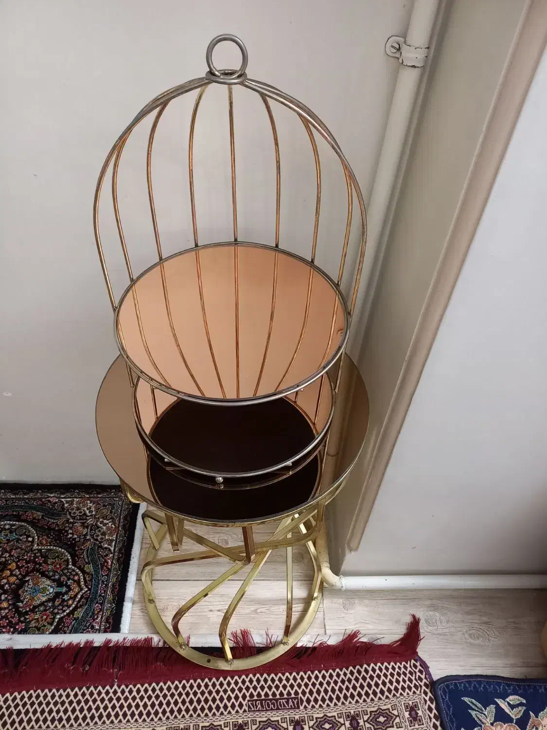 قفس دکوری و جلو مبلی آینه ای تکی|مبلمان خانگی و میز عسلی|نسیم‌شهر, |دیوار