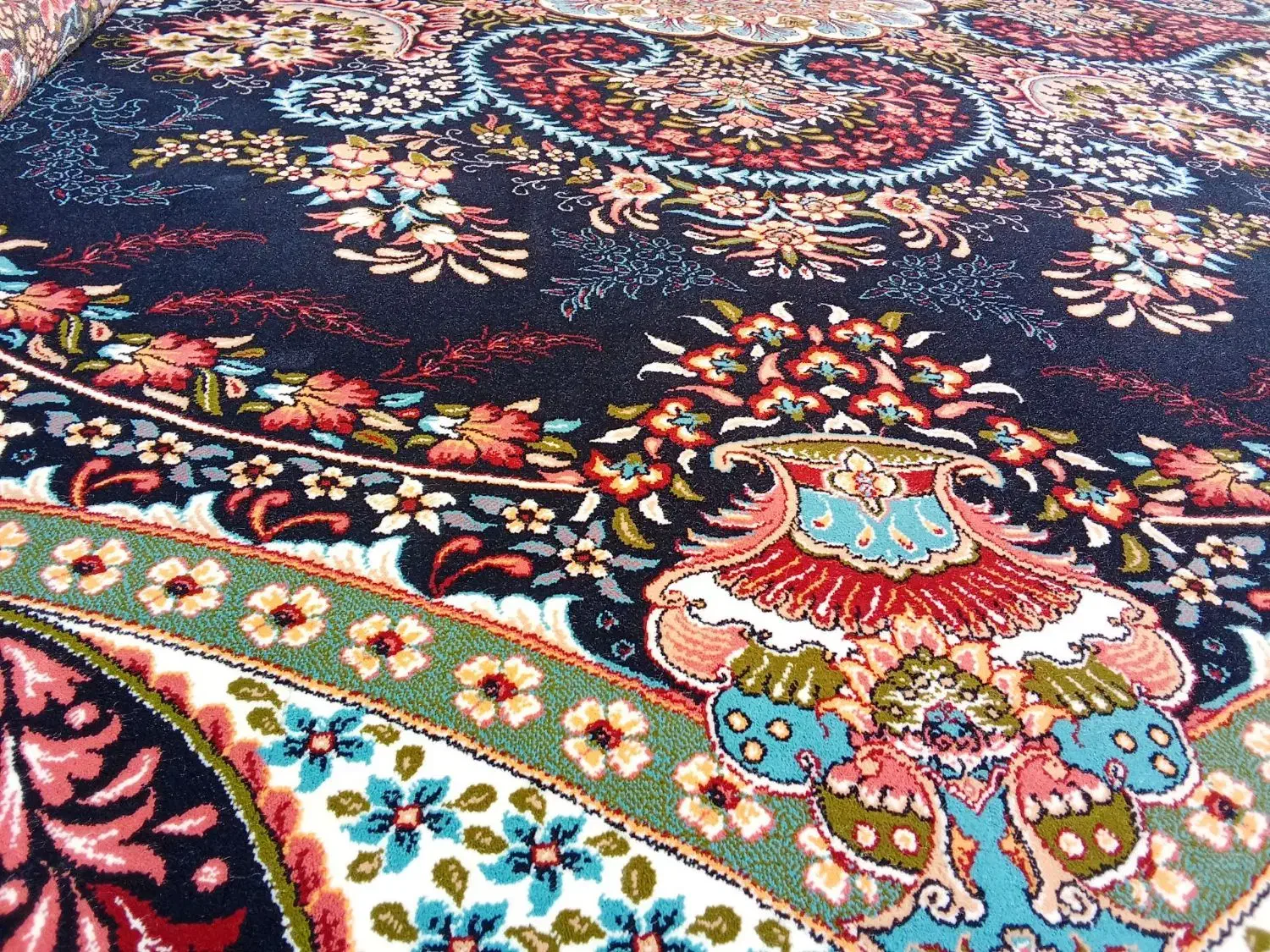 دو تخته فرش ۱۲ متری ۷۰۰ شانه|فرش|نسیم‌شهر, |دیوار
