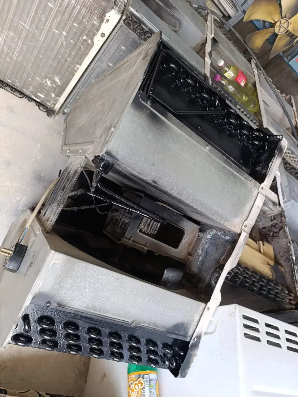 کولرپنجره|کولر گازی و فن‌کوئل|مسجد سلیمان, |دیوار