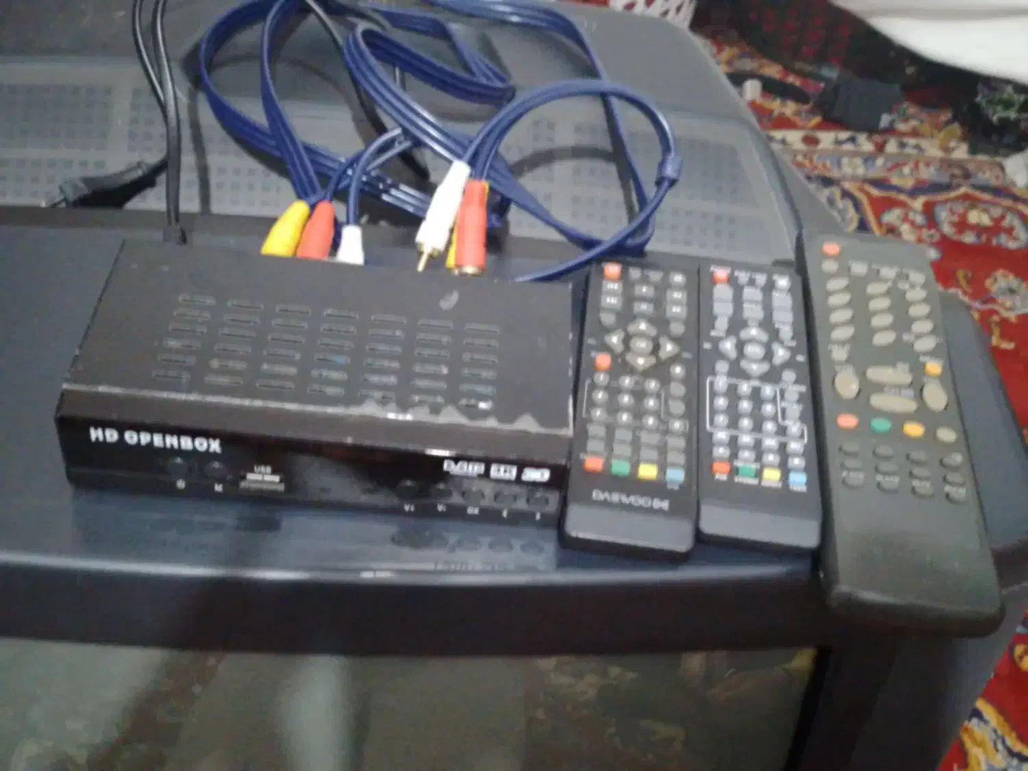 تلویزیون قدیمی|تلویزیون و پروژکتور|کلاله, |دیوار