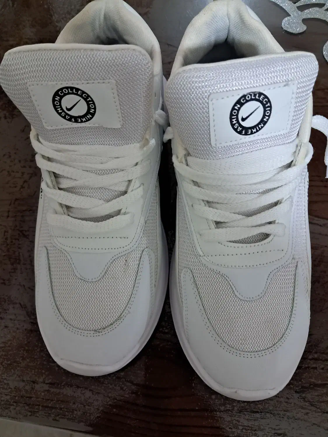 کتانی سفید فقط پانصد هزار تومان|کیف، کفش، کمربند|رشت, بوسار|دیوار