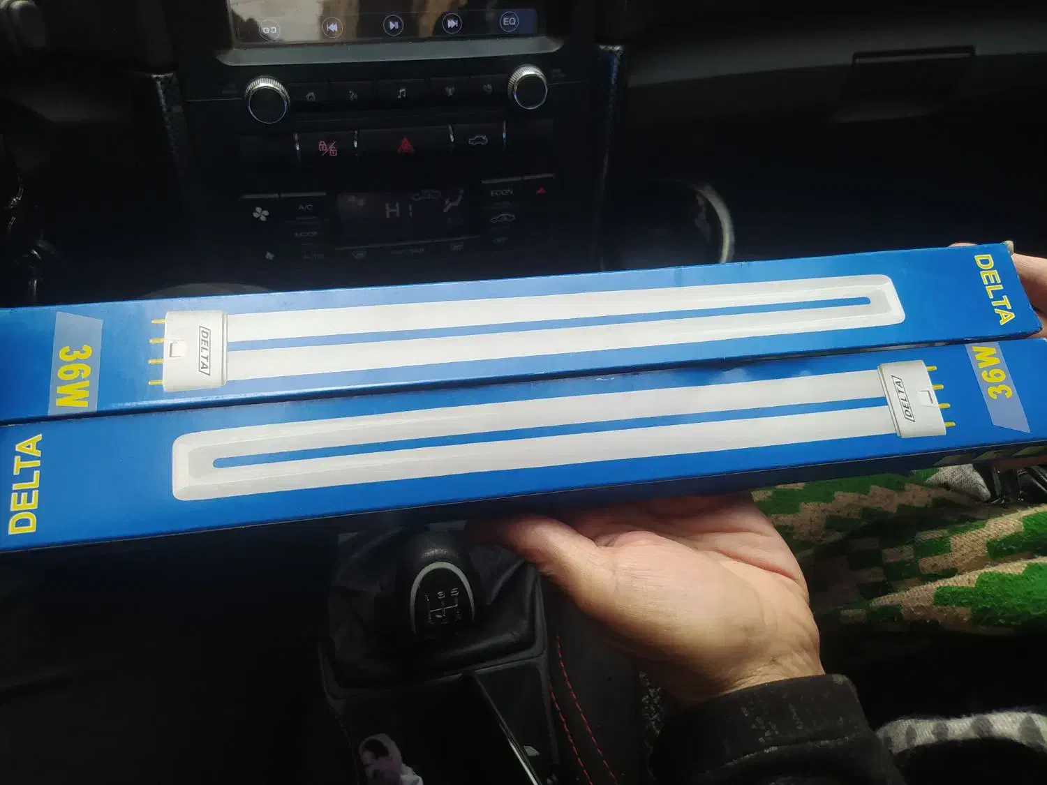 مهتابی دو قلو|لامپ و چراغ|رباط‌کریم, رباط‌کریم|دیوار