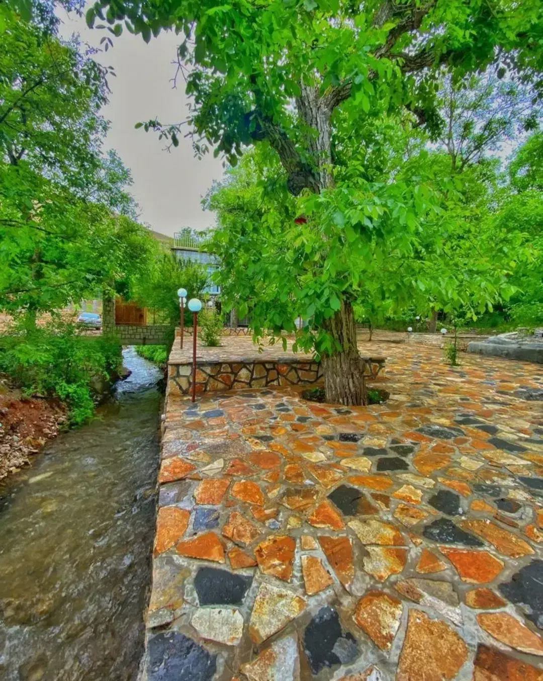 عمارت نسمه|اجارهٔ کوتاه‌مدت ویلا و باغ|پاوه, |دیوار