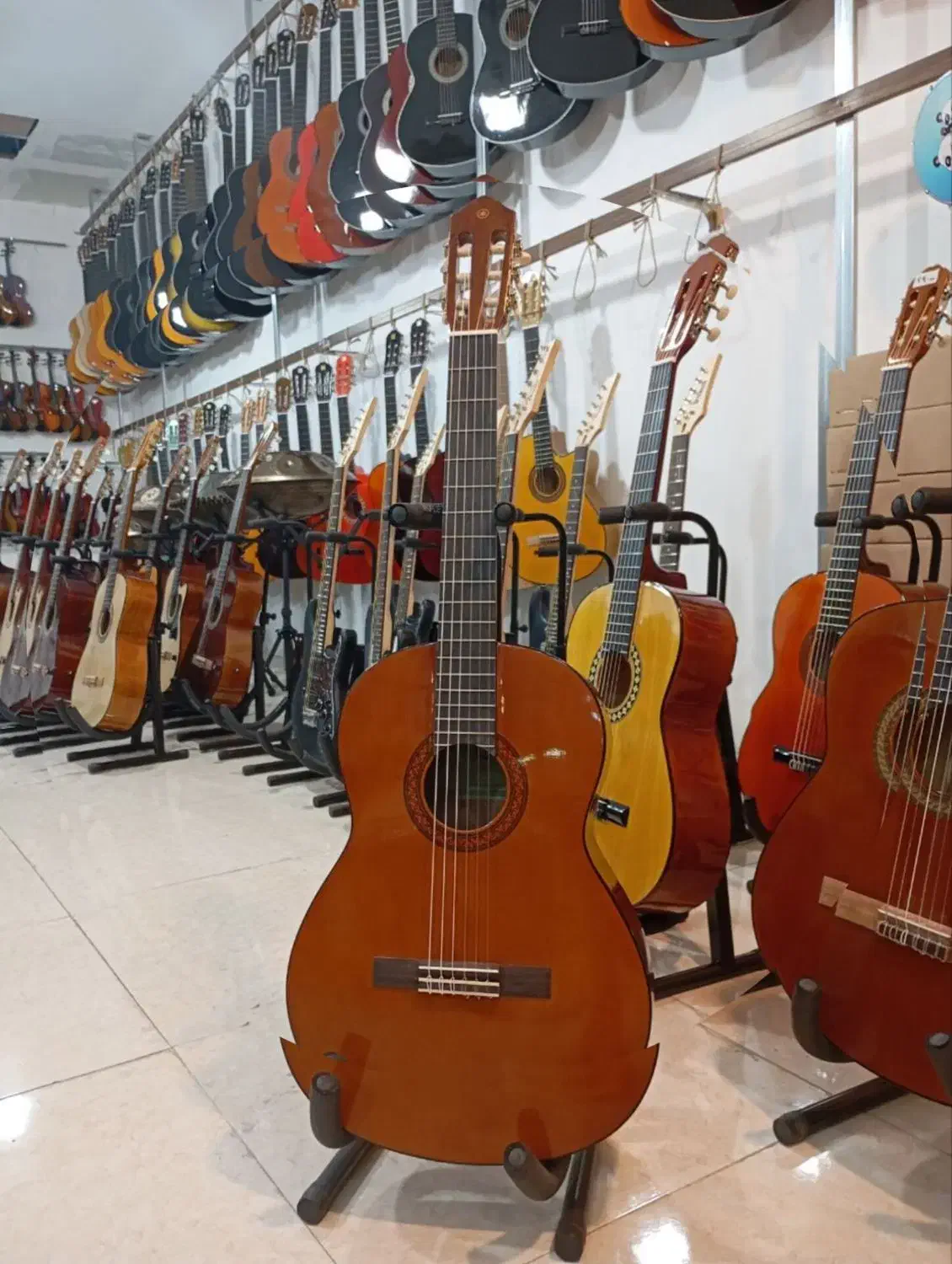 شهر گیتار شیراز|گیتار، بیس، امپلیفایر|شیراز, وصال|دیوار