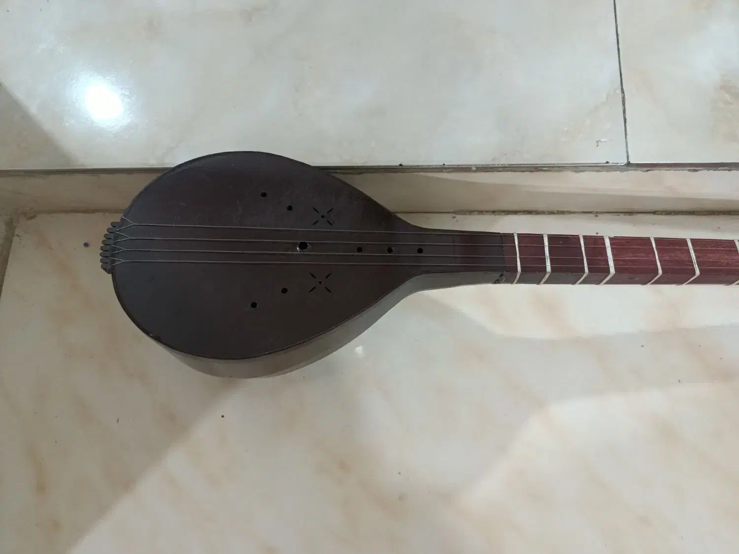 سه تار سالم|سازهای سنتی|کوهدشت, |دیوار