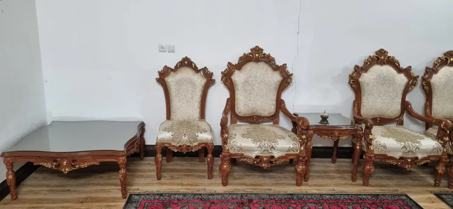 مبلمان سلطنتی ۹نفره بامیز جلومبلی وعسلی|مبلمان خانگی و میز عسلی|قم, دانش|دیوار