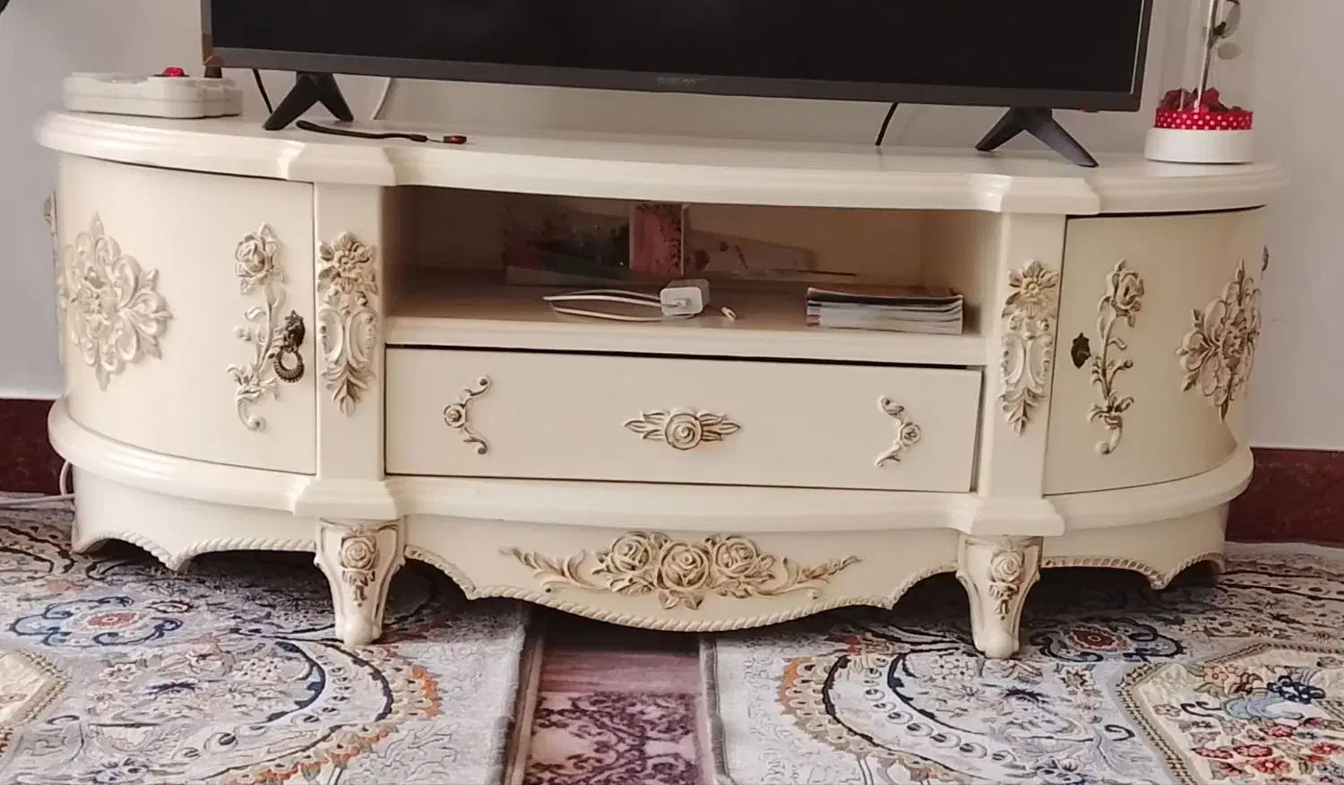 میز‌تی‌وی|میز تلویزیون|ملکان, |دیوار