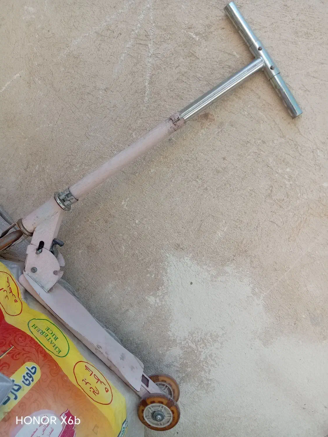 حراج حراج اسکوتر فقط و فقط 500تومن|دوچرخه، اسکیت، اسکوتر|اصفهان, باتون|دیوار