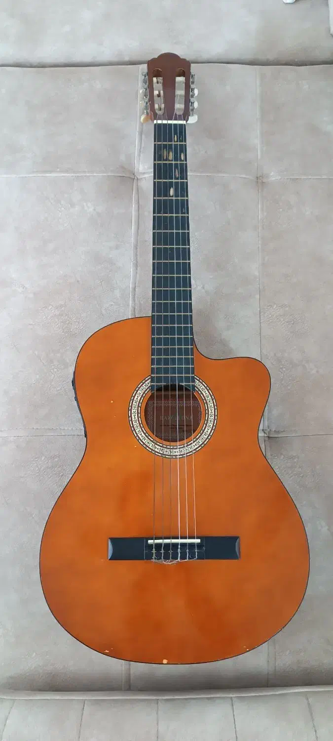 گیتار کاتوی برند بارسلونا پیکاپ دار سالم و زیبا|گیتار، بیس، امپلیفایر|نشتارود, |دیوار