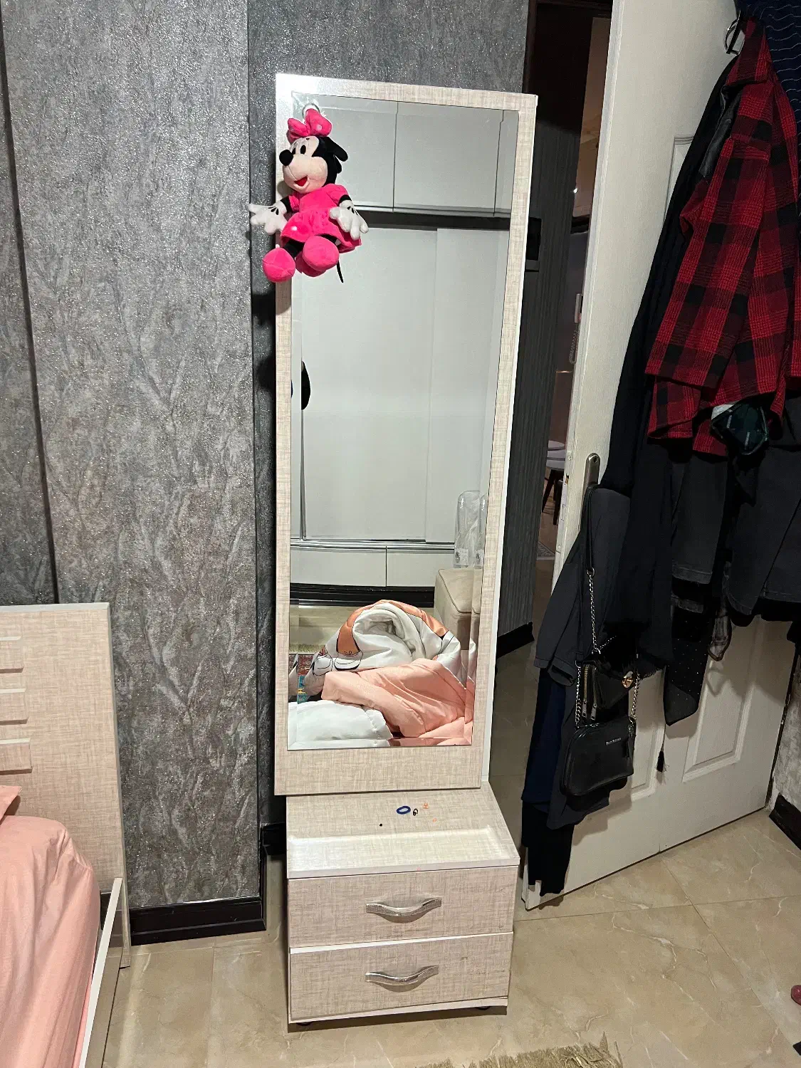 تخت یه نفره با کمد آینه دار|تخت و سرویس خواب|آمل, |دیوار