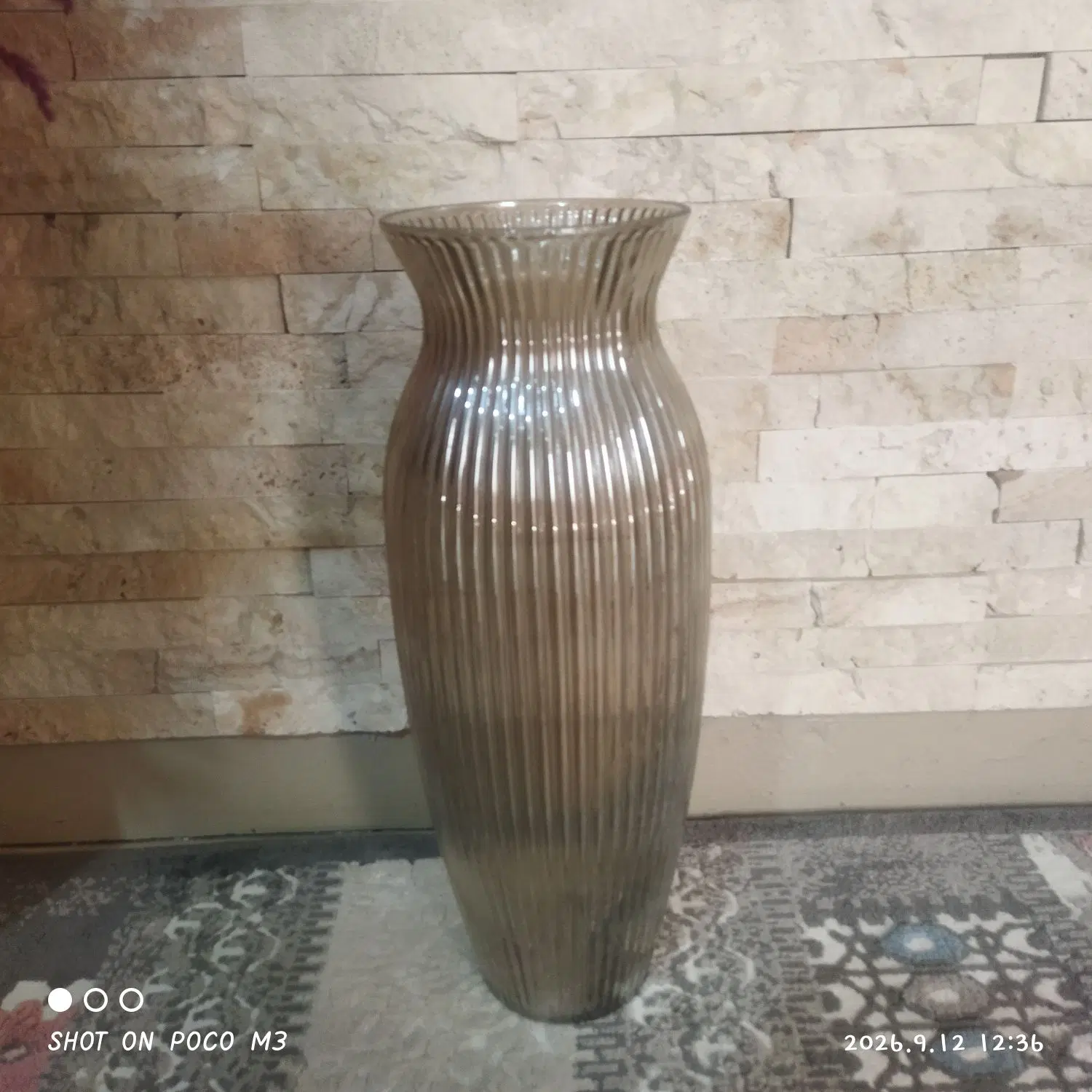 گلدان شیشه ای شیاردار|صنایع دستی و سایر لوازم تزئینی|تهران, ولی آباد|دیوار