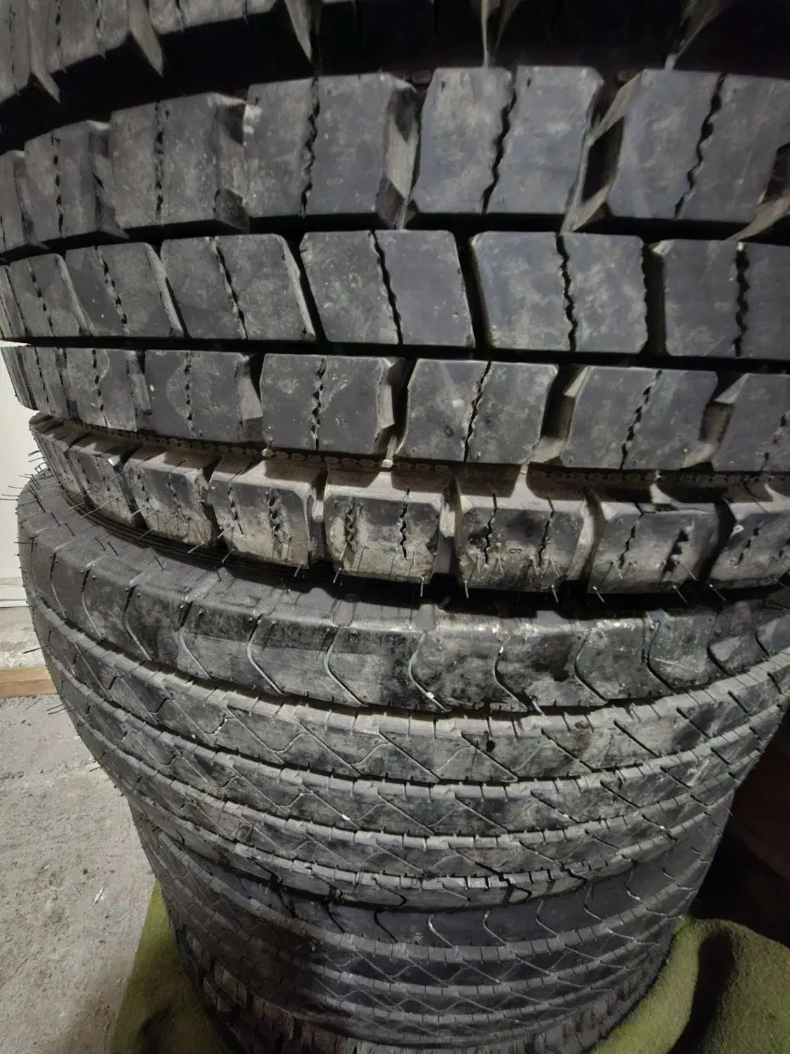 لاستیک بارز ایسوزویی۲۳۵ و ۱۷.۵|قطعات یدکی و لوازم جانبی|کرمانشاه, |دیوار