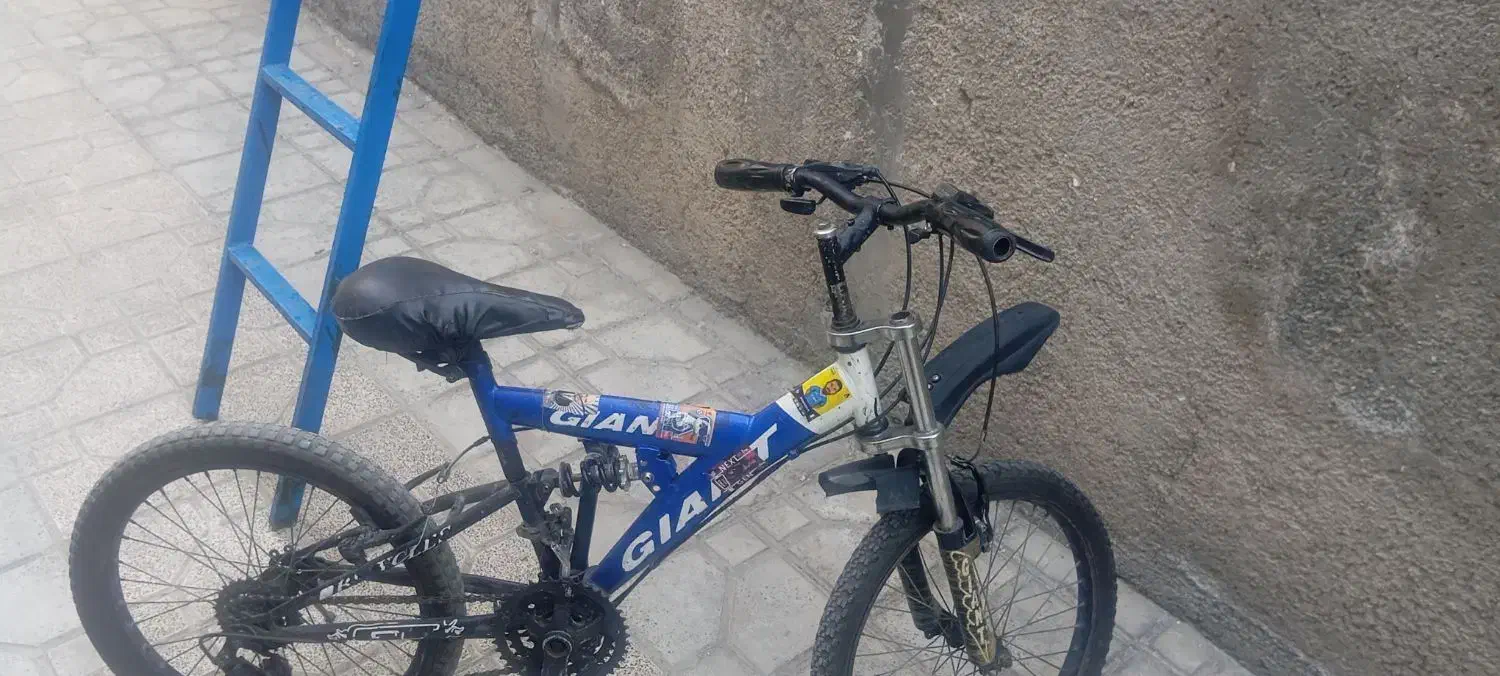 دوچرخه|دوچرخه، اسکیت، اسکوتر|قدس, شهر‌قدس|دیوار