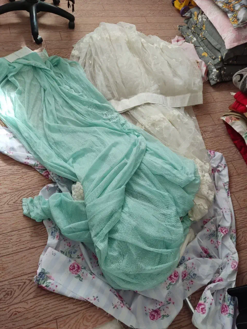 پرده توری|پرده، رانر، رومیزی|میانه, |دیوار