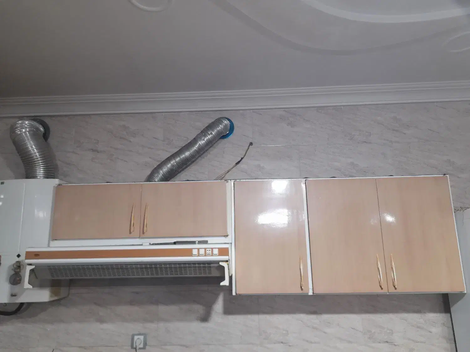 کابینت های فلزی و چوبی هستن و نسبتا نو|آبچکان و نظمدهنده ظروف|دامغان, |دیوار