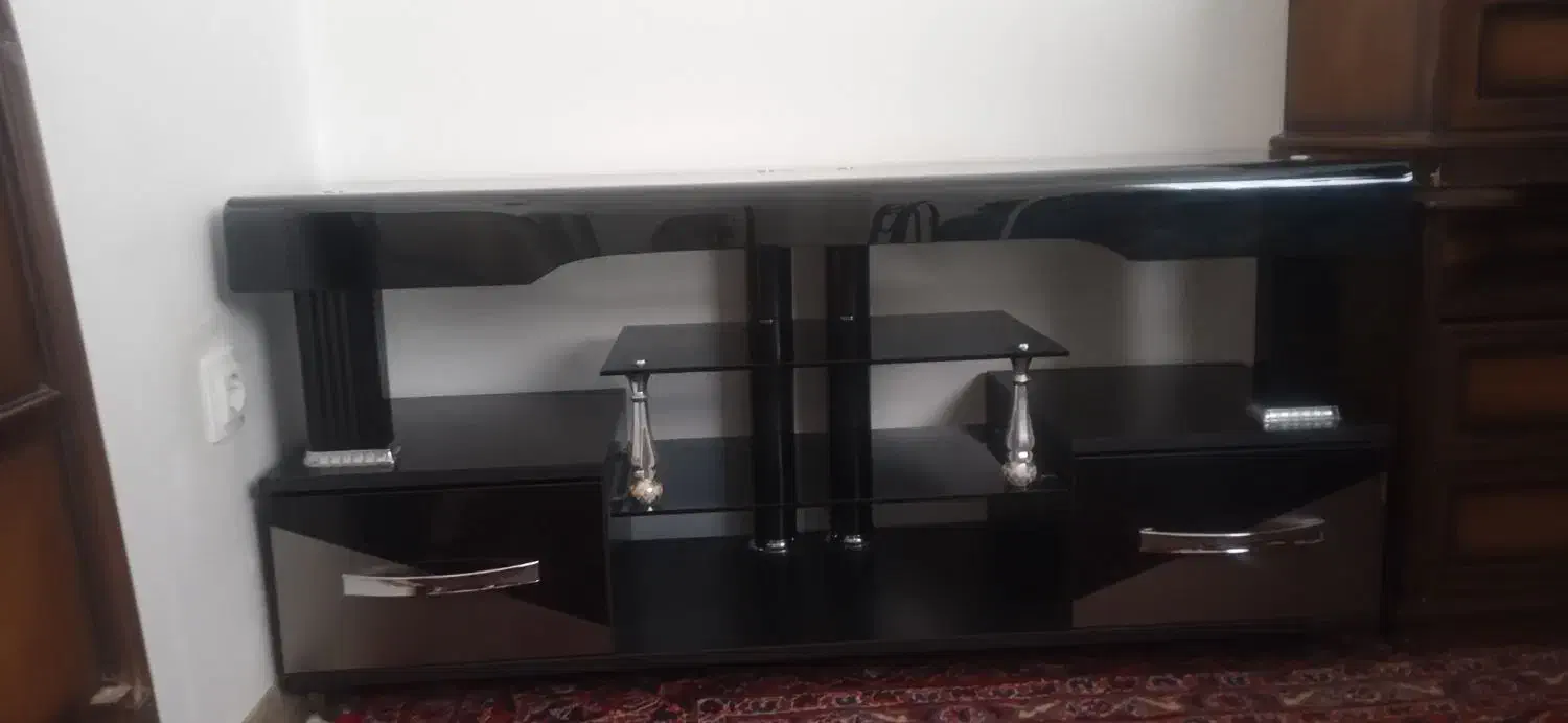 میز تلویزیون در حد نو|میز تلویزیون|عجب شیر, |دیوار