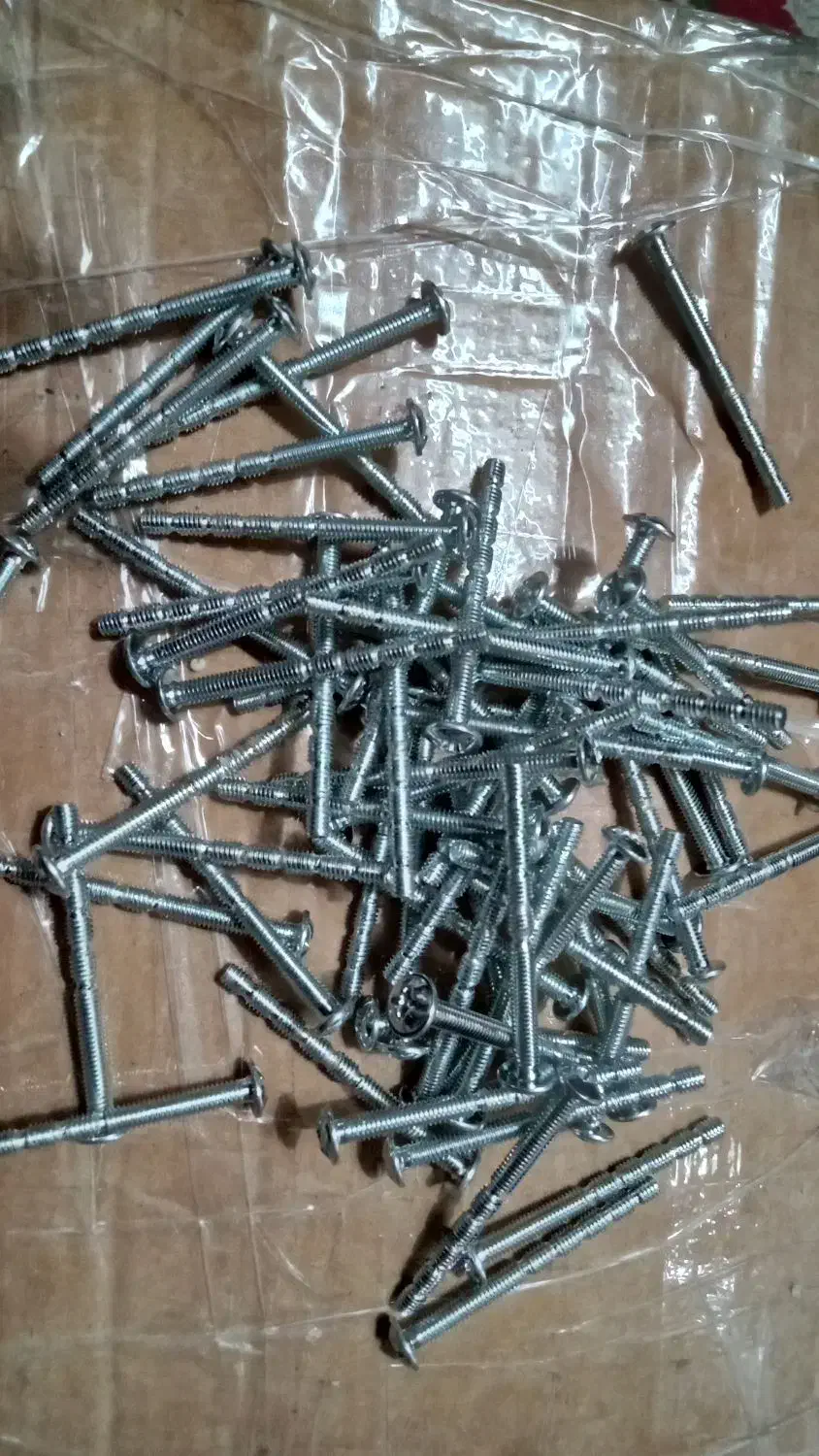 تعدادی پیچ مختلف ودستگیره توافقی|ابزارآلات|اردبیل, |دیوار