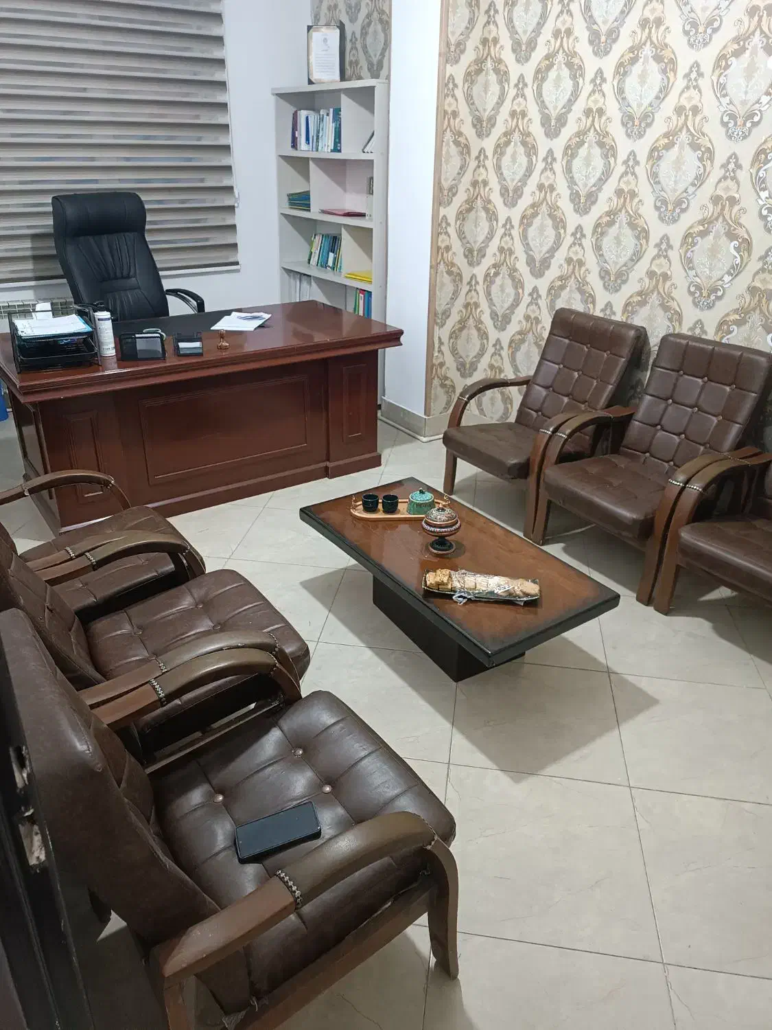 ست اداری|دفتر کار|هشتگرد, هشتگرد قدیم|دیوار