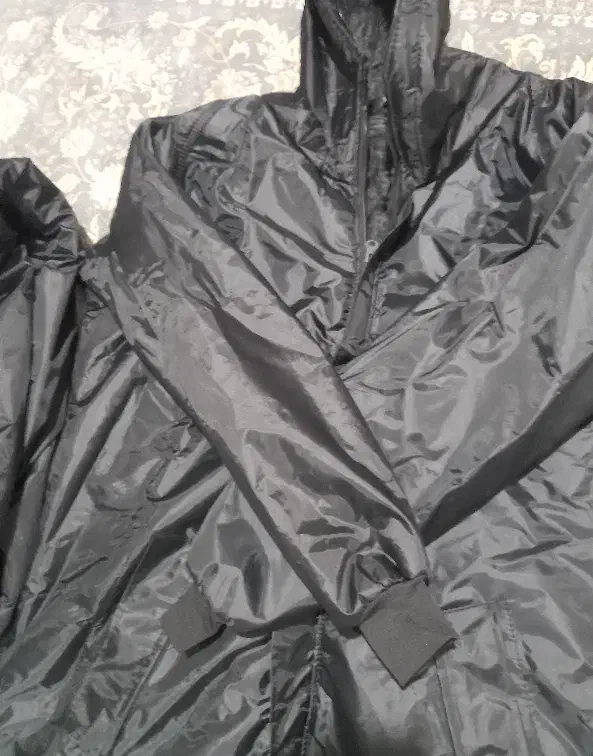 بادگیر|لباس|کرج, کلاک نو|دیوار