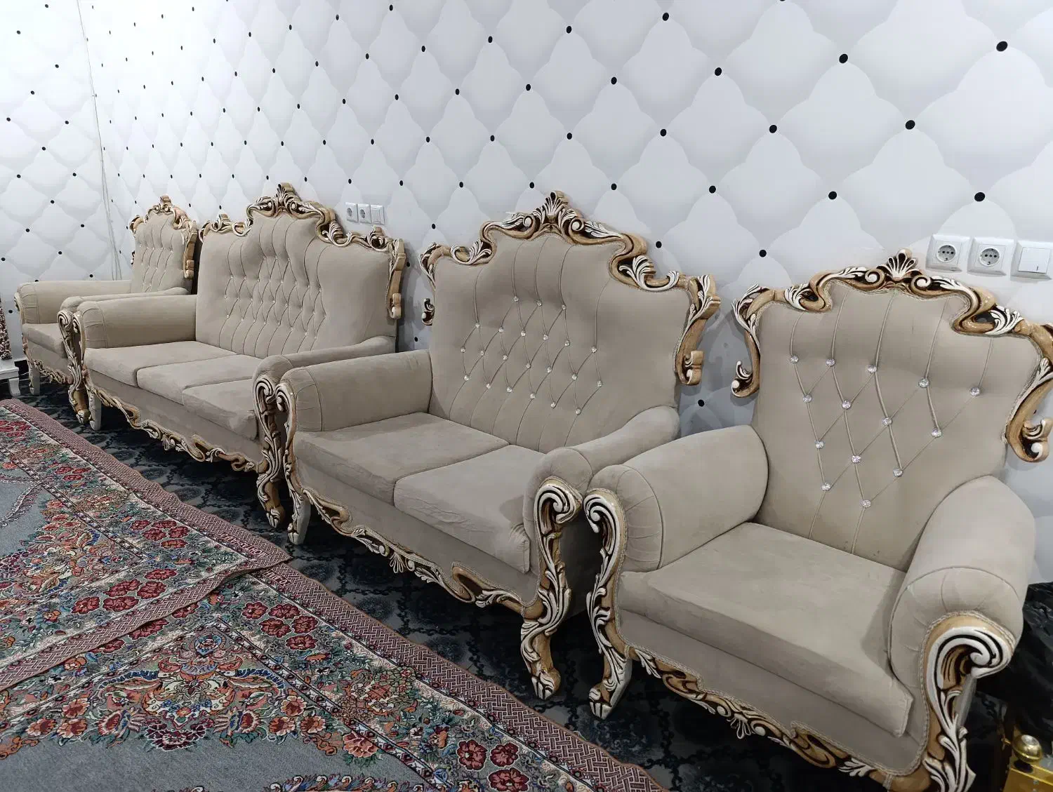 مبل سلطنتی|مبلمان خانگی و میز عسلی|باوی, |دیوار