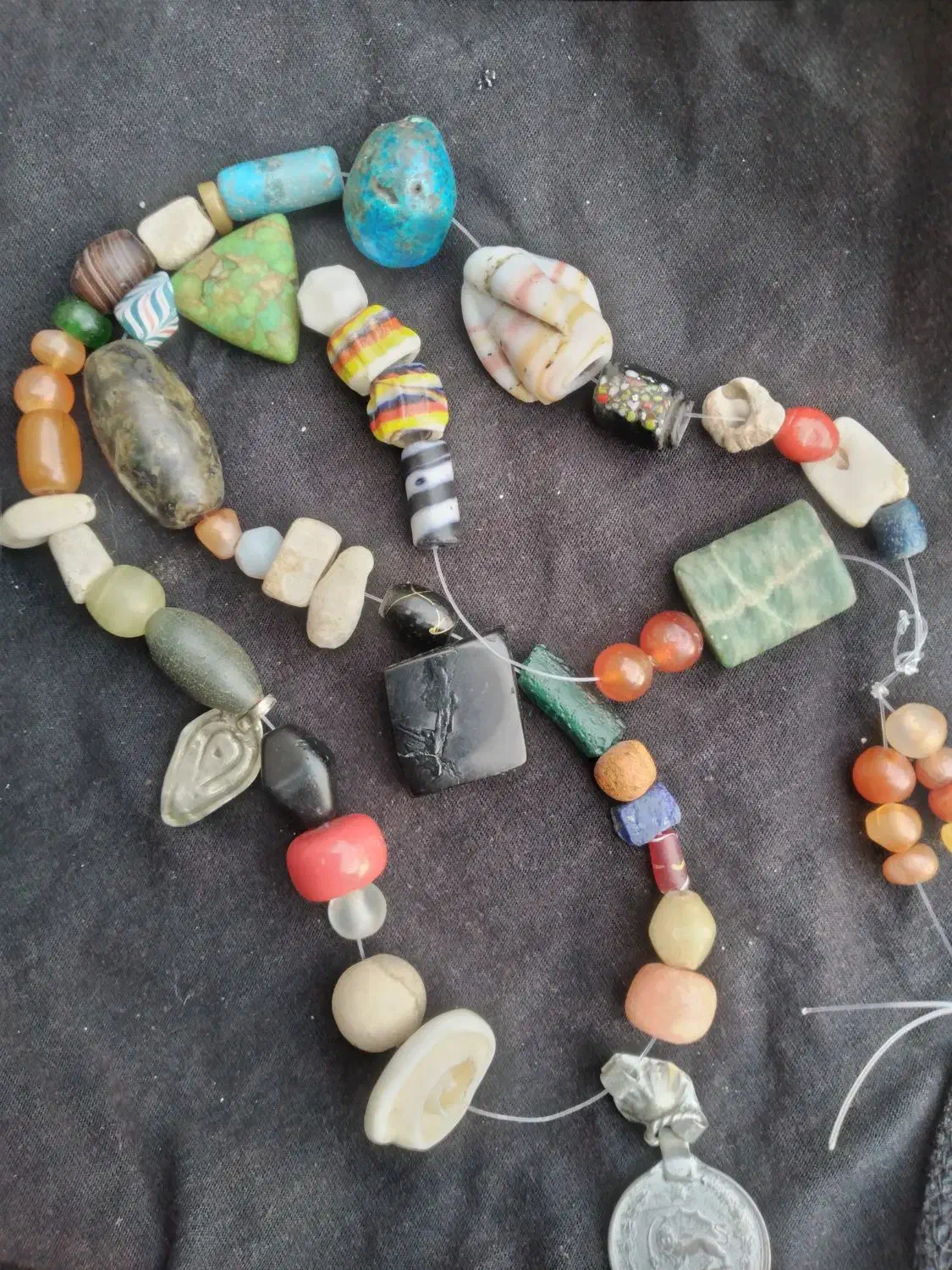 2عدد بند مهره قدیمی|کلکسیون اشیاء عتیقه|جیرفت, |دیوار