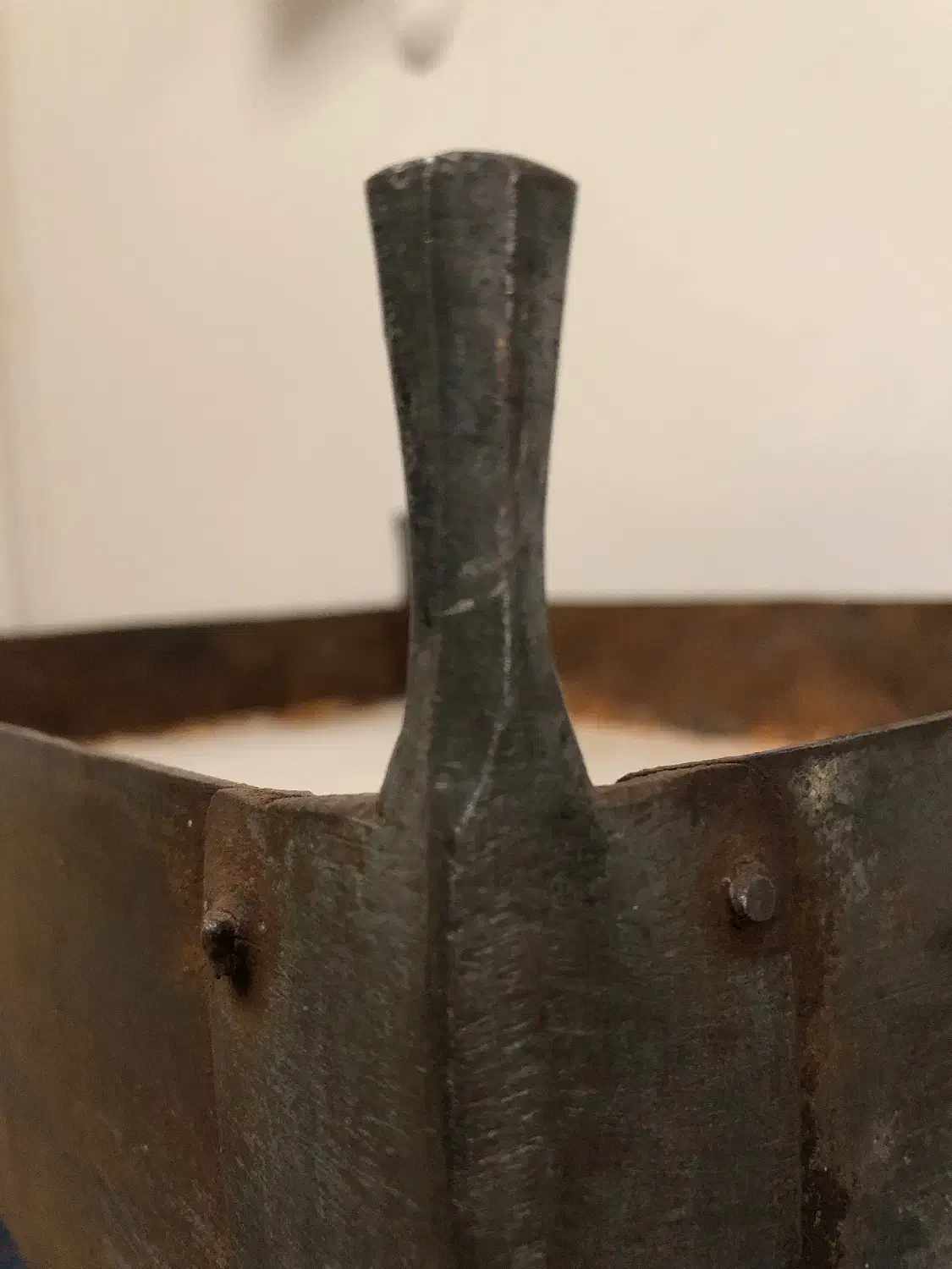 منقل فولادی قاجاری|کلکسیون اشیاء عتیقه|کرمان, |دیوار