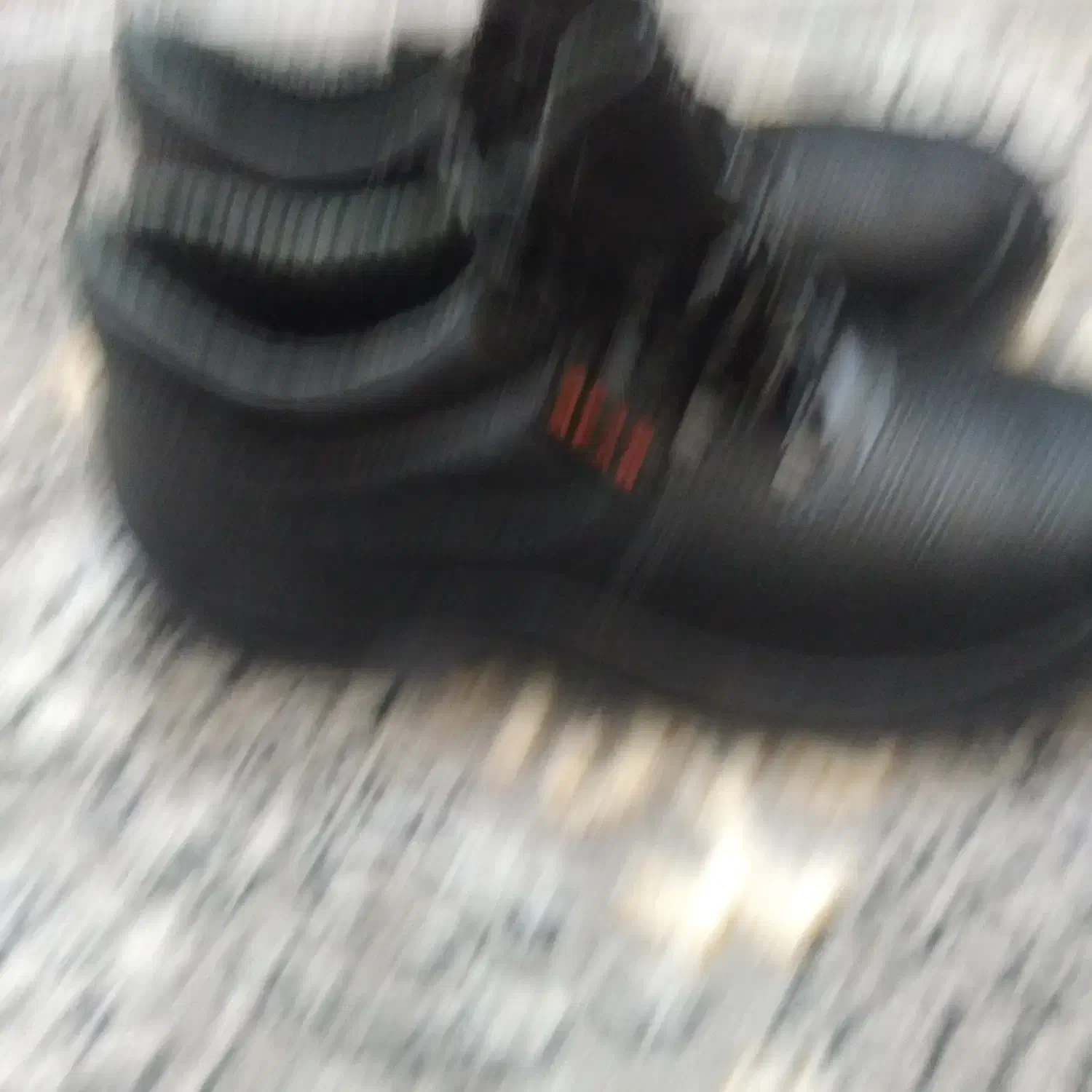 کفش کار.ایمنی|کیف، کفش، کمربند|لار, |دیوار