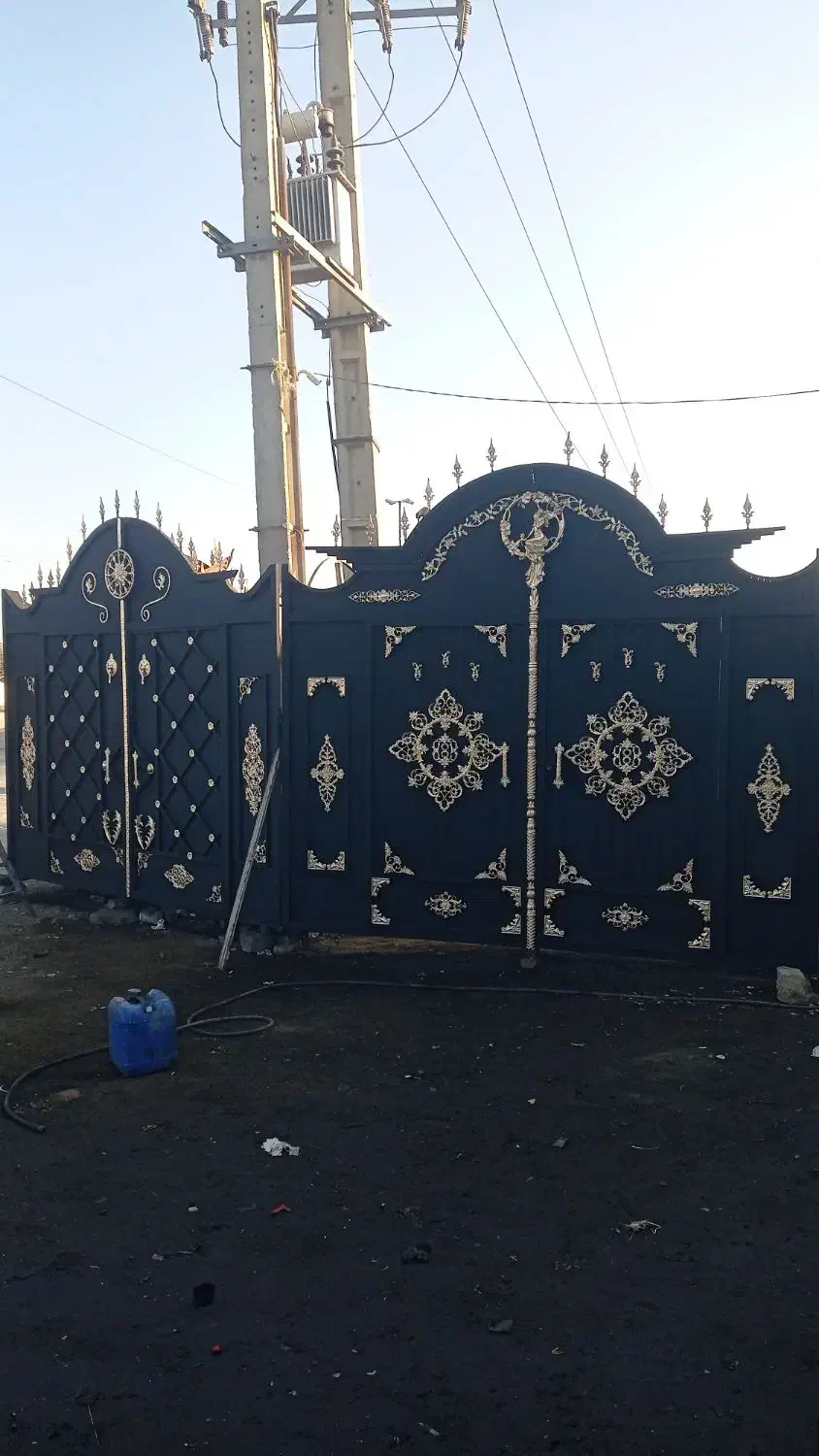 نیازمند جوشکار ماهر کار بلد درب ویلای باغ پنجره|استخدام صنعتی، فنی، مهندسی|ارومیه, |دیوار