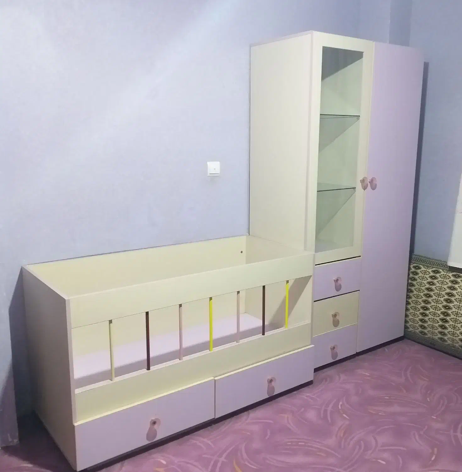 سرویس کمد و تخت خردسال|تخت و سرویس خواب|اردبیل, |دیوار