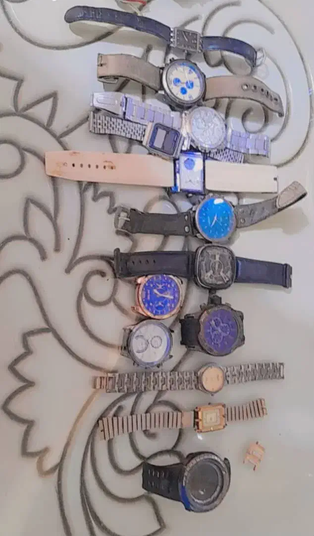 ساعت نو و کارکرده|ساعت|نیشابور, کوی فرهنگیان|دیوار