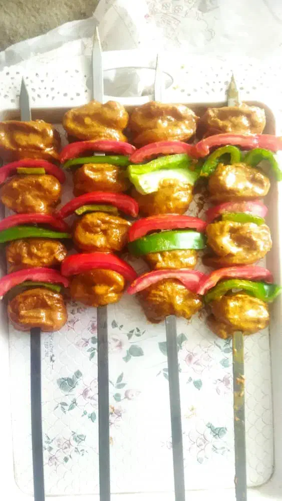 به یک کارگر ساده پای منقلی در کبابی نیازمندیم|استخدام خدمات فروشگاه و رستوران|فسا, |دیوار