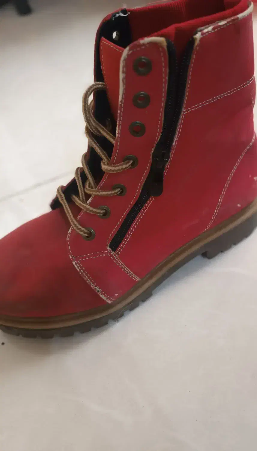 پوتین|کیف، کفش، کمربند|کازرون, |دیوار