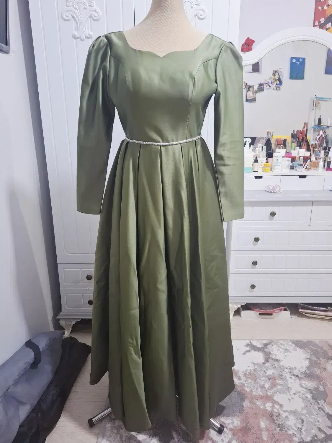 لباس مجلسی|لباس|قشم, |دیوار