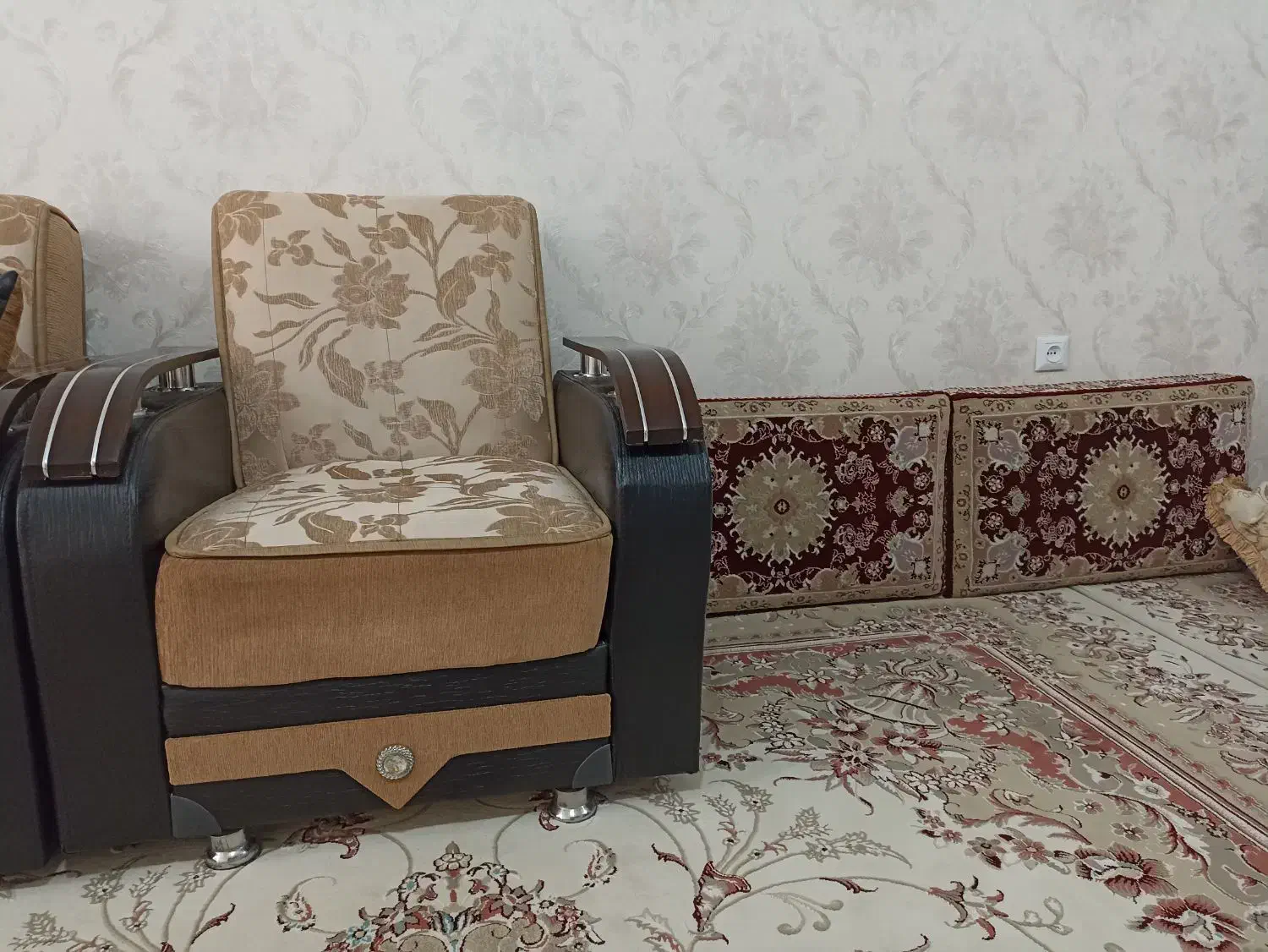 یک دست مبل 8نفره تختخوابشو باکس دارفروشی|مبلمان خانگی و میز عسلی|سنندج, |دیوار