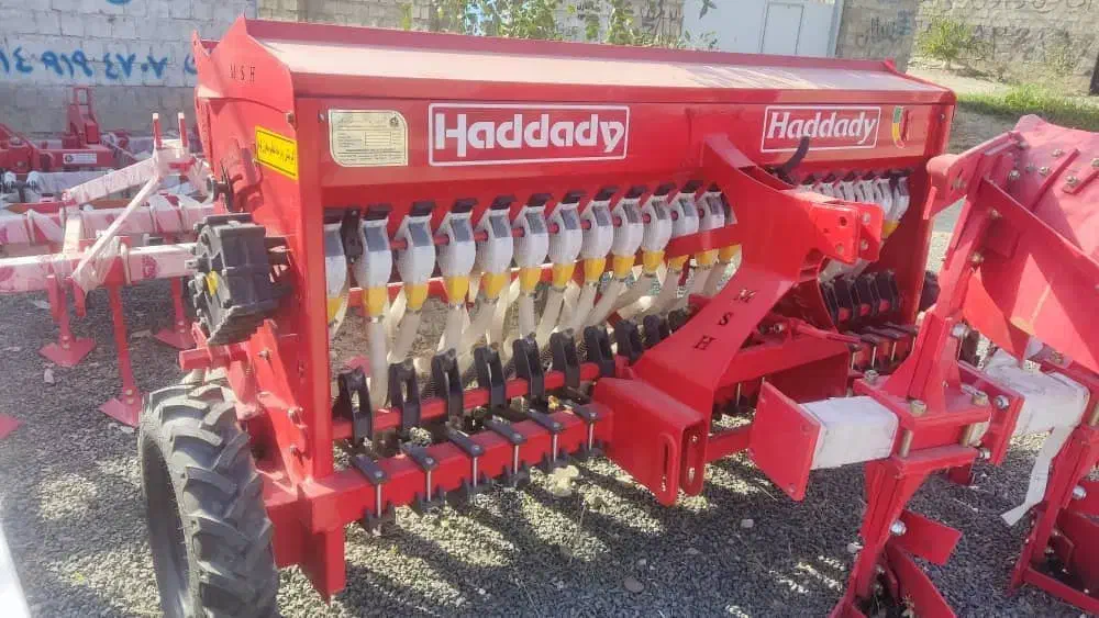 ۲عدد دستگاه ۱۳ ردیف صلاح  برزگر ویک عدد حدادی|ماشینآلات صنعتی|کبودرآهنگ, |دیوار