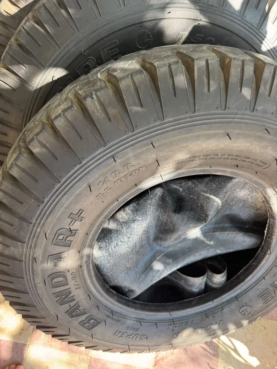 یک جفت لاستیک نیسان ایران تایر نو نو و چادر نیسان|قطعات یدکی و لوازم جانبی|شیراز, شریفآباد|دیوار