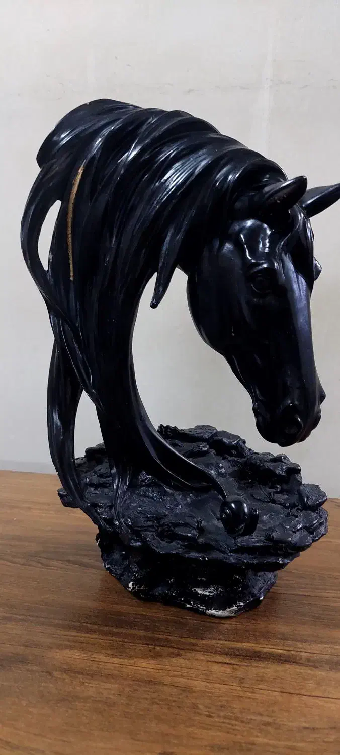 مجسمه سر اسب|مجسمه، تندیس، ماکت|قم, عربستان|دیوار