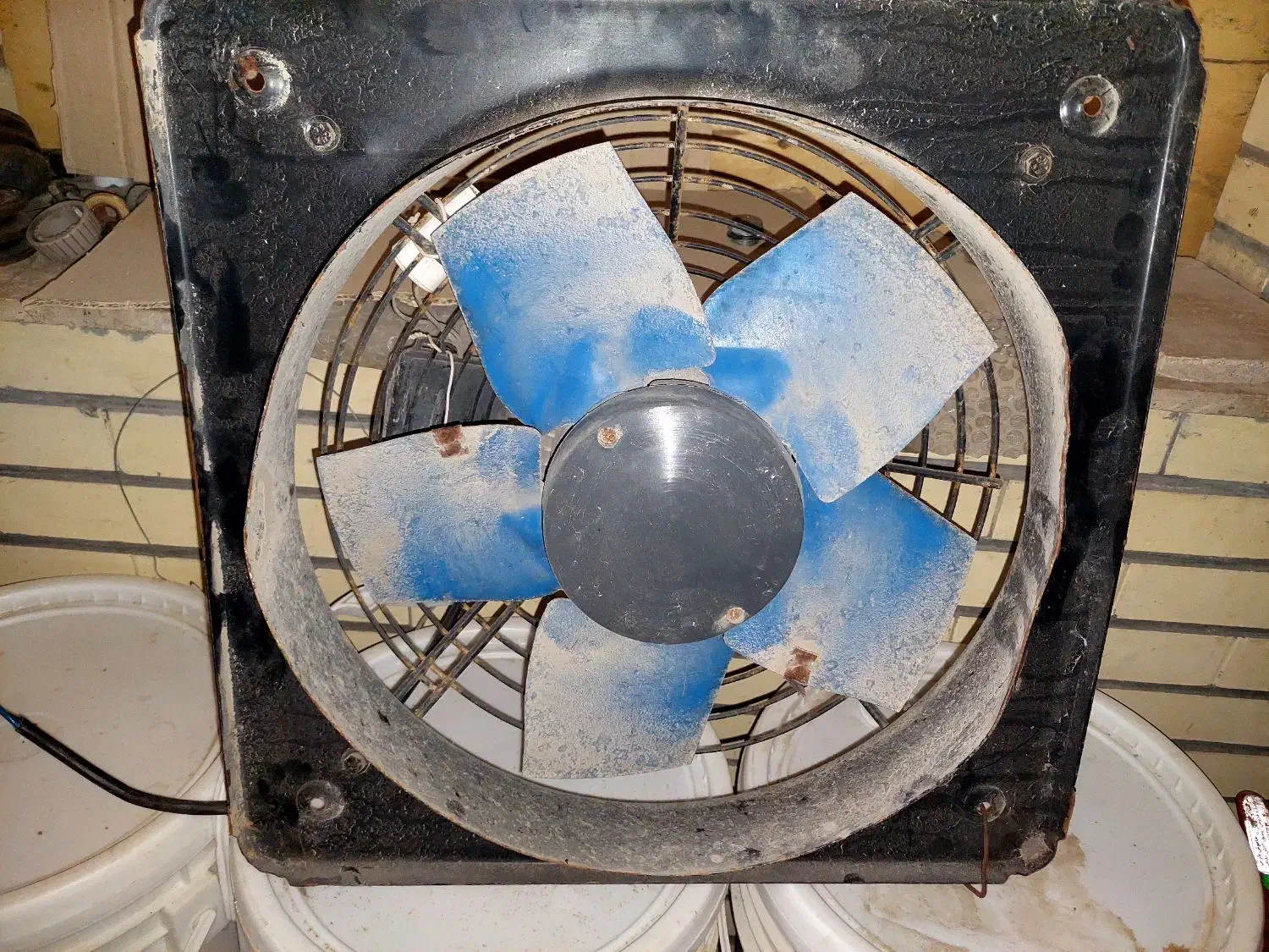 فن یا هواکش|پنکه و تصفیه‌کنندهٔ هوا|میناب, |دیوار