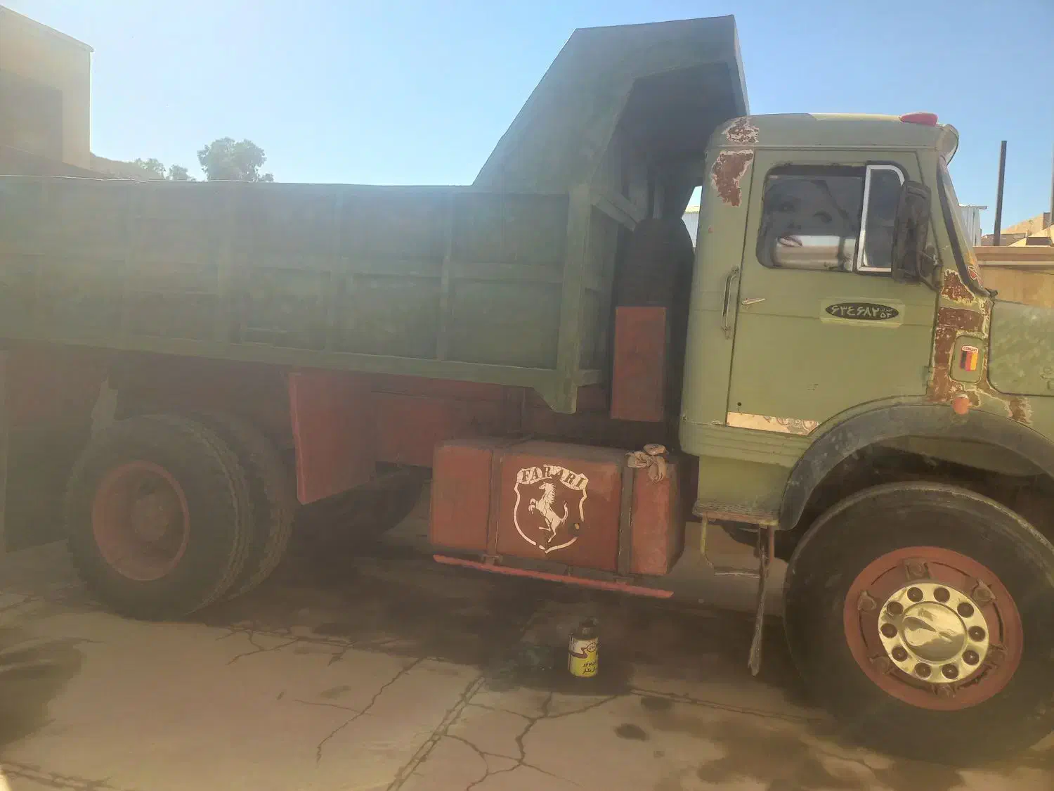 توضیح  اینکه مدل ۵۵ میباشد|خودرو سنگین|ابرکوه, |دیوار