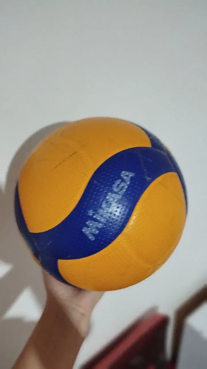 توپ Mikasa v200 اورجینال|ورزشهای توپی|نظرآباد, رسالت|دیوار