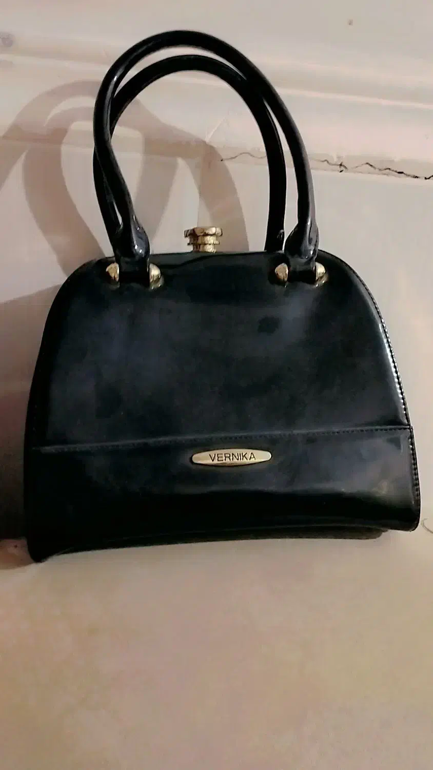 کیف|کیف، کفش، کمربند|بندر گناوه, |دیوار