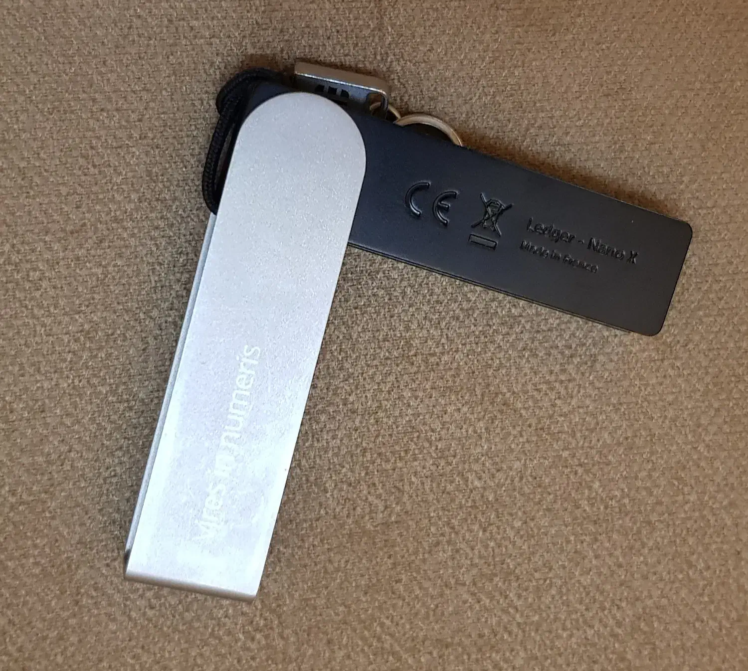 کیف پول سخت افزاری لجر نانو ایکس (ledger nano x)|قطعات و لوازم جانبی رایانه|اصفهان, آبشار|دیوار