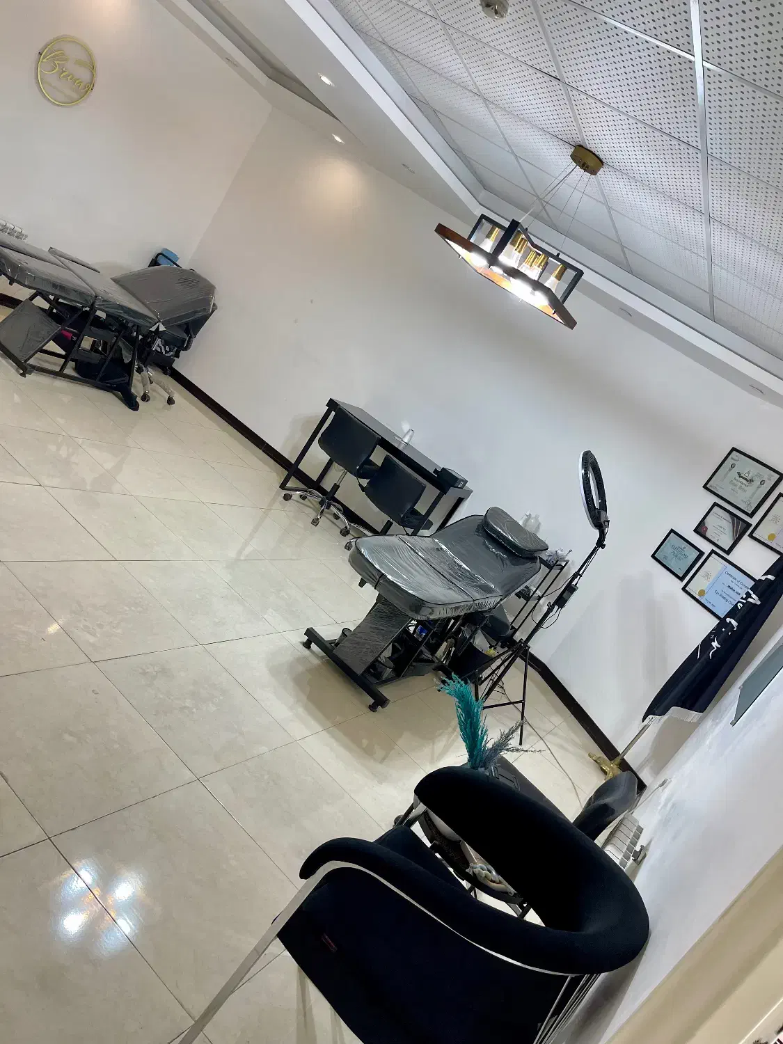 اجاره ی تخت و میز|خدمات آرایشگری و زیبایی|آمل, |دیوار