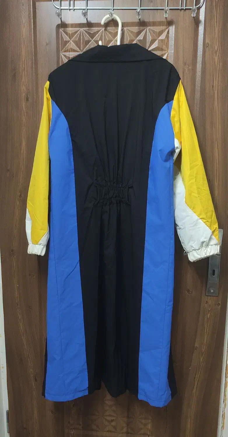 پالتو بارانی|لباس|کاشان, کارگر|دیوار